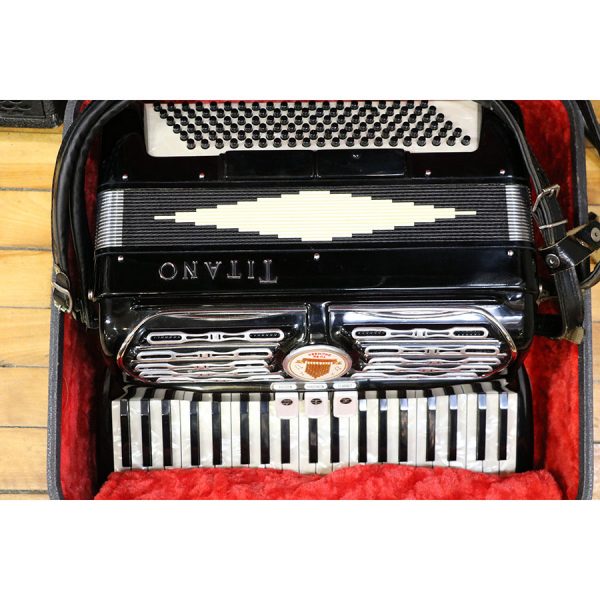 Titano Ideal Tube Chamber Piano Accordion Black - SOLD