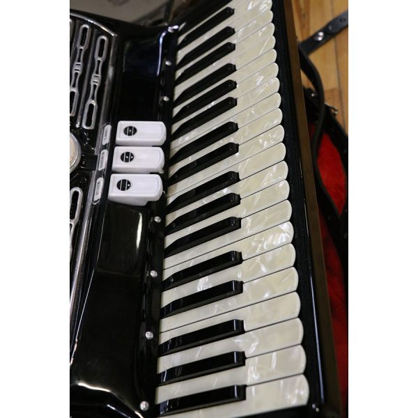 Titano Ideal Tube Chamber Piano Accordion Black - SOLD - Image 10